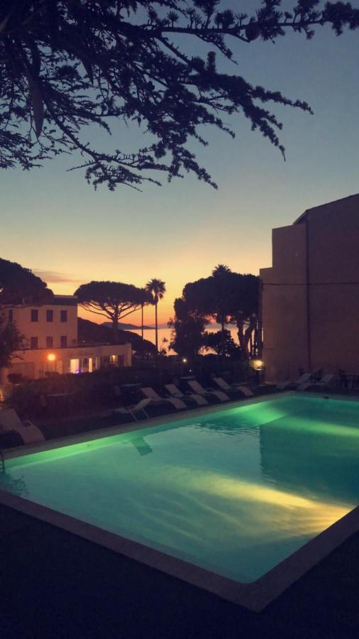 Hotel Madame Mere Saint-Florent  Esterno foto